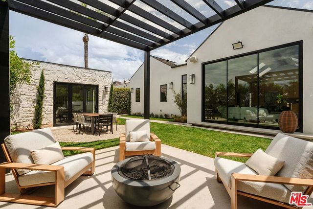 1605 S Point View Street, Los Angeles, CA 90035