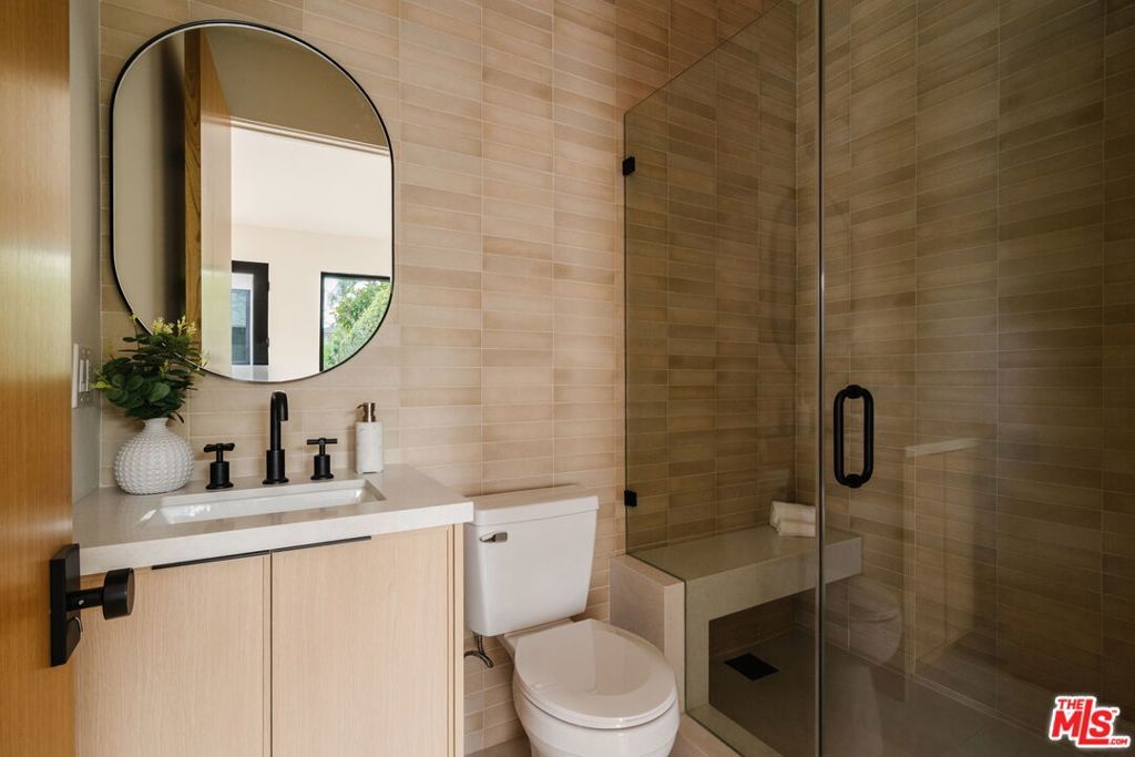 Image 18 of property listing at 1605 S Point View Street, Los Angeles, CA 90035