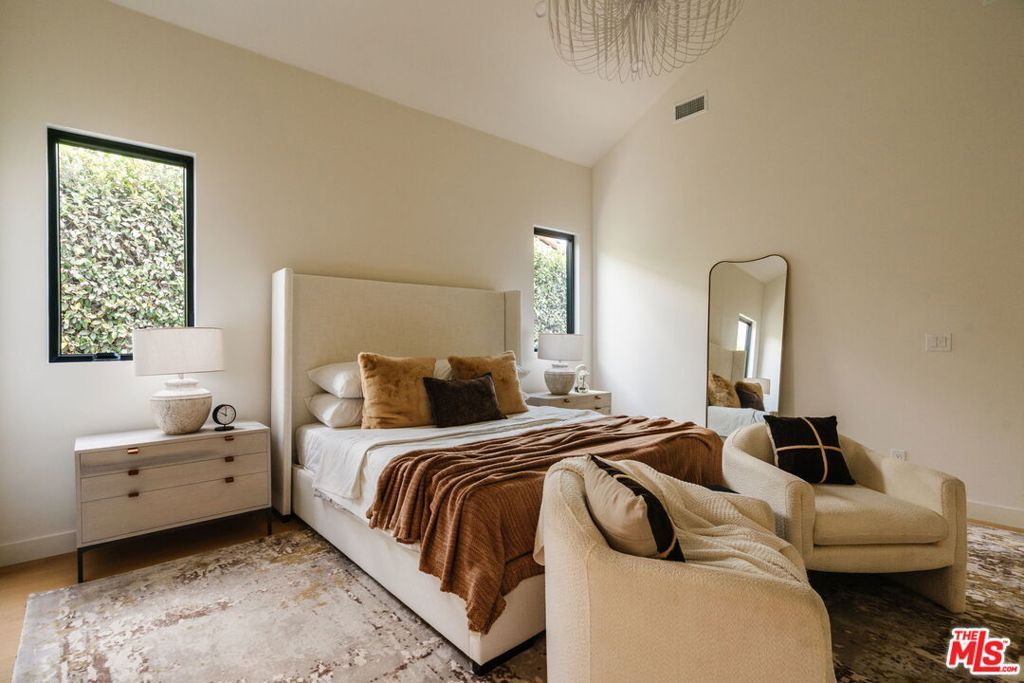 Image 20 of property listing at 1605 S Point View Street, Los Angeles, CA 90035