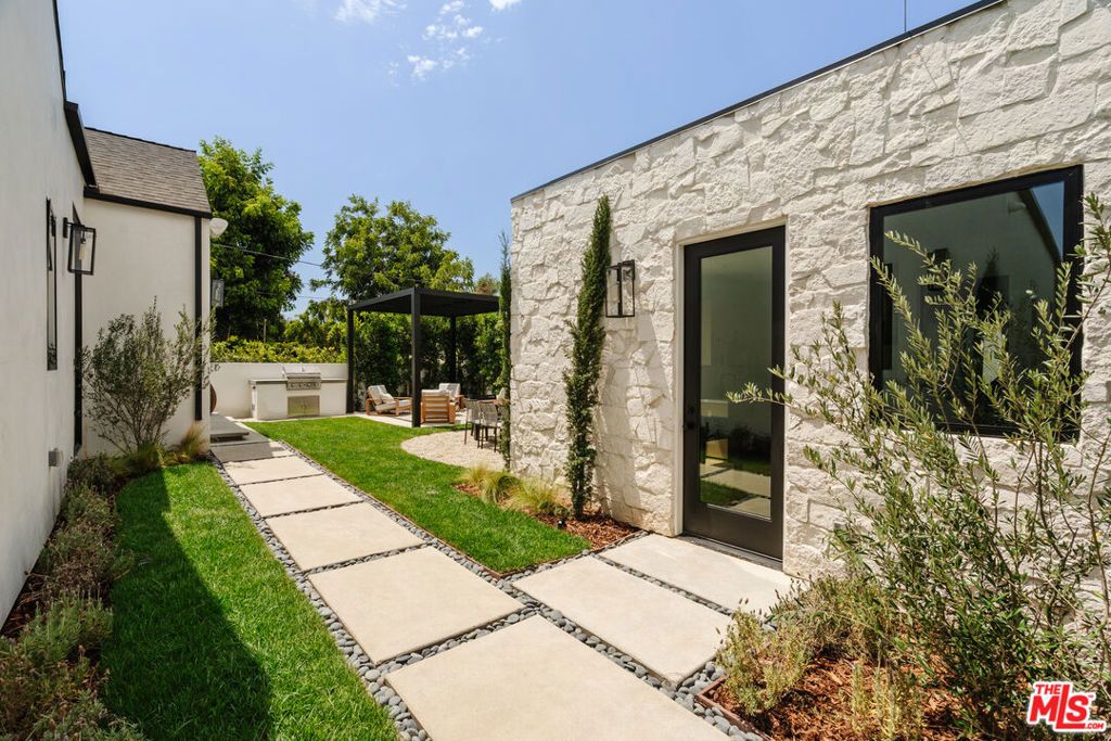 Image 27 of property listing at 1605 S Point View Street, Los Angeles, CA 90035