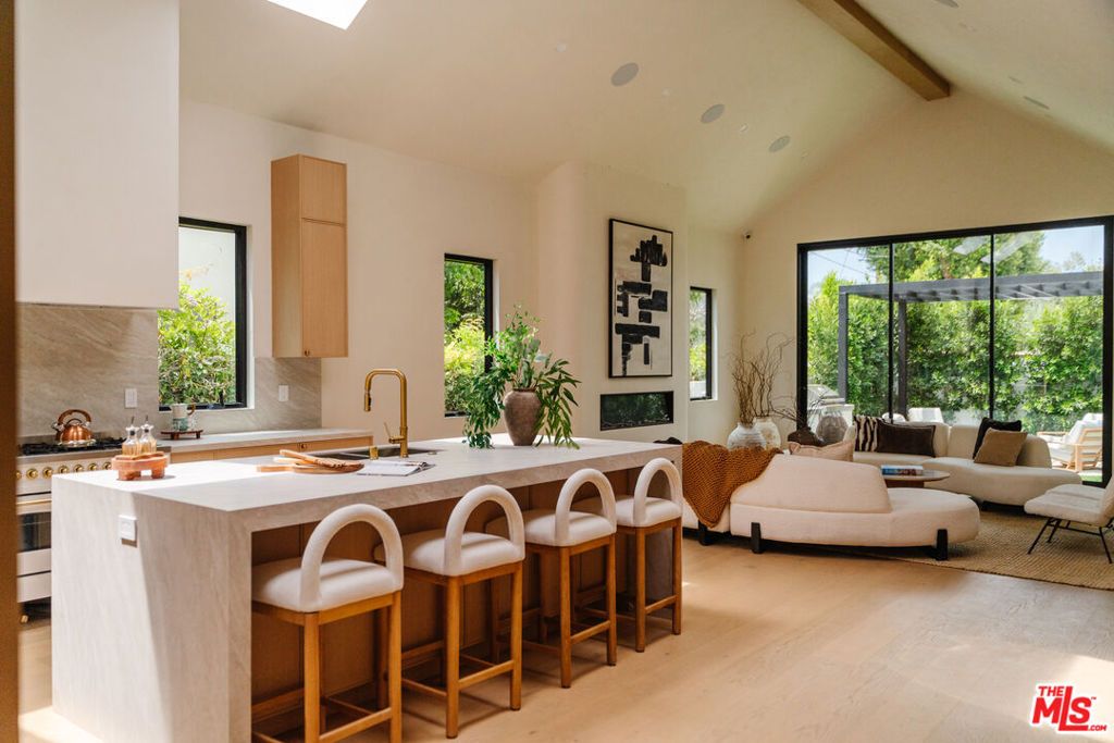 Image 8 of property listing at 1605 S Point View Street, Los Angeles, CA 90035