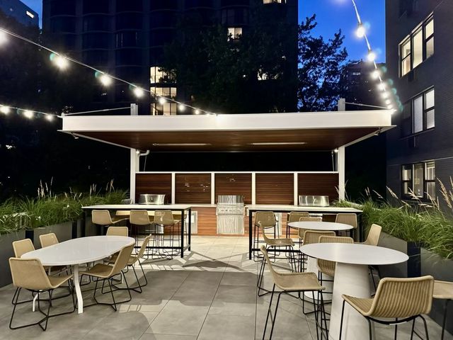 1445 N State Parkway 1904, Chicago, IL 60610