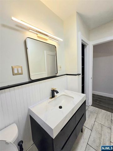 169 Grand Avenue 2nd Fl, Leonia, NJ 07605