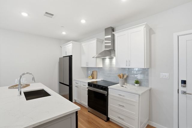 267 Old Colony 308, Boston, MA 02127