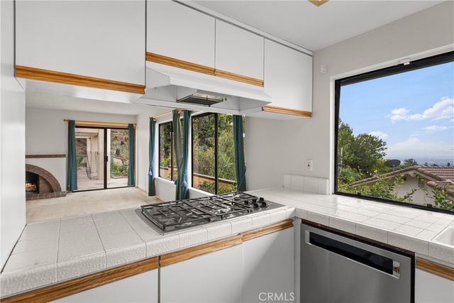3825 Skycrest, Pasadena, CA 91107