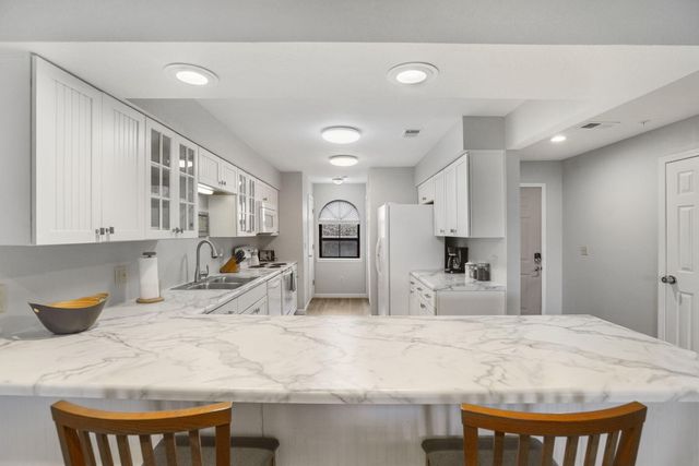 350 S Wildwood Drive S E6, Branson, MO 65616