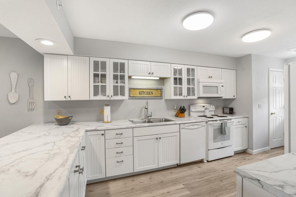 350 S Wildwood Drive S E6, Branson, MO 65616