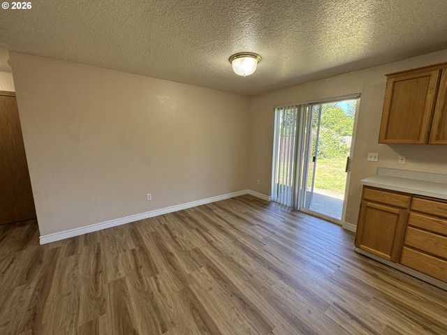 1108 S 11TH Ave, Kelso, WA 98626