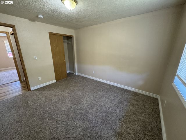 1108 S 11TH Ave, Kelso, WA 98626