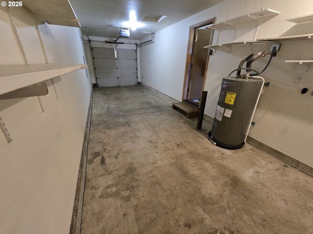 1108 S 11TH Ave, Kelso, WA 98626