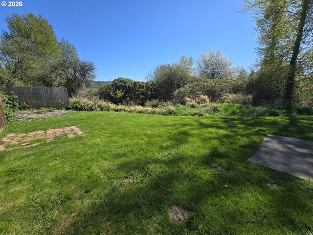 1108 S 11TH Ave, Kelso, WA 98626