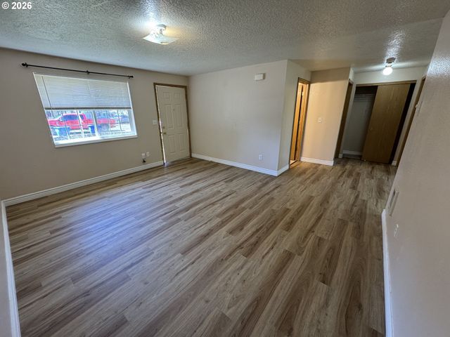 1108 S 11TH Ave, Kelso, WA 98626