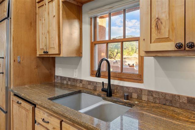 1523 Upper Canyon Road, Santa Fe, NM 87501