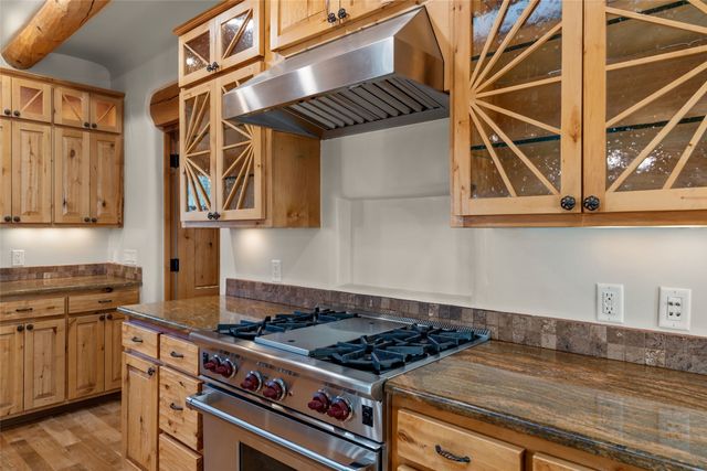 1523 Upper Canyon Road, Santa Fe, NM 87501