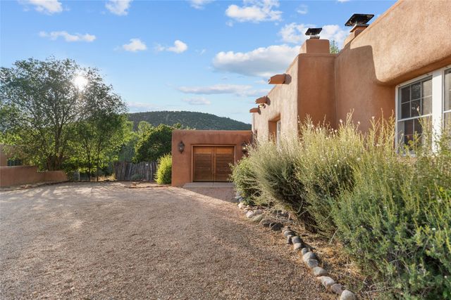 1523 Upper Canyon Road, Santa Fe, NM 87501