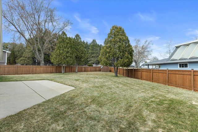 206 Fredonia AVENUE, Fredonia, WI 53021