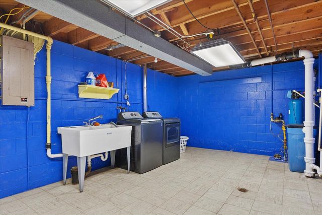 206 Fredonia AVENUE, Fredonia, WI 53021