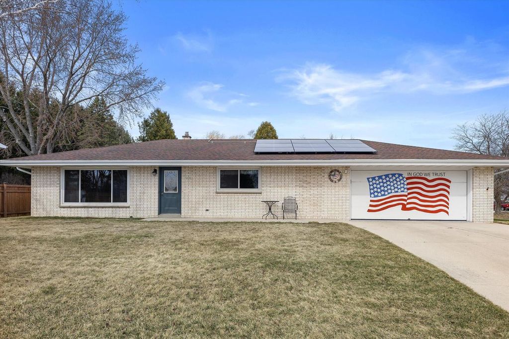 206 Fredonia AVENUE, Fredonia, WI 53021