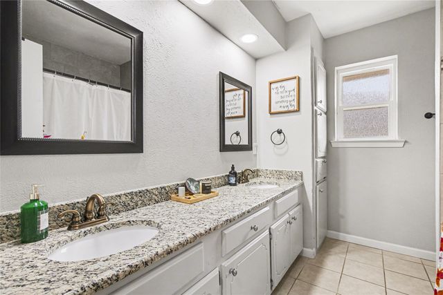 2805 Autumn Drive, Hurst, TX 76054