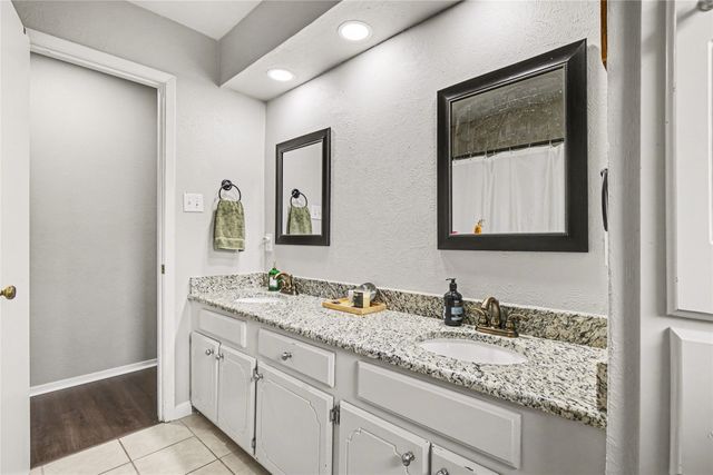 2805 Autumn Drive, Hurst, TX 76054