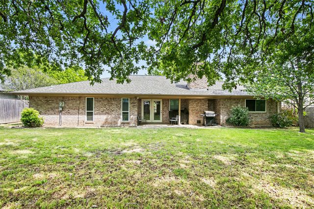 2805 Autumn Drive, Hurst, TX 76054