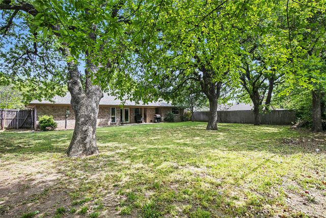 2805 Autumn Drive, Hurst, TX 76054