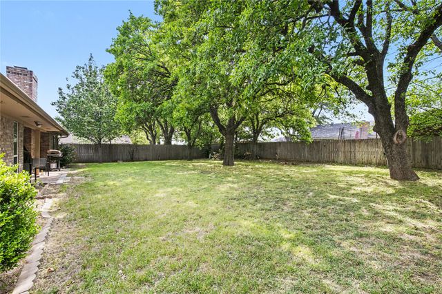 2805 Autumn Drive, Hurst, TX 76054