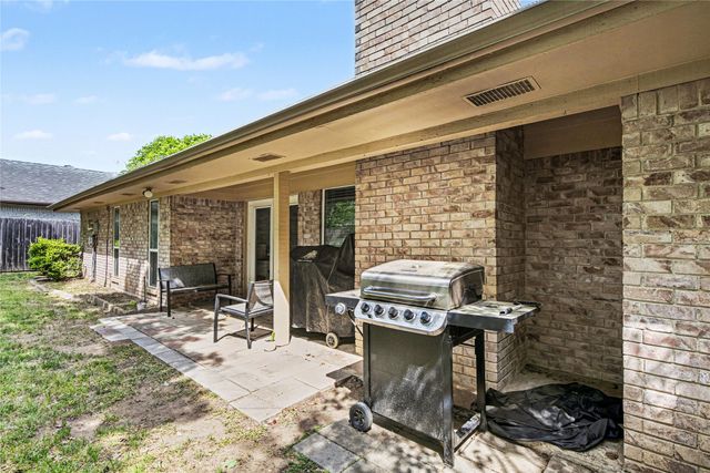 2805 Autumn Drive, Hurst, TX 76054