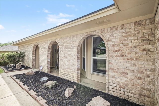 2805 Autumn Drive, Hurst, TX 76054