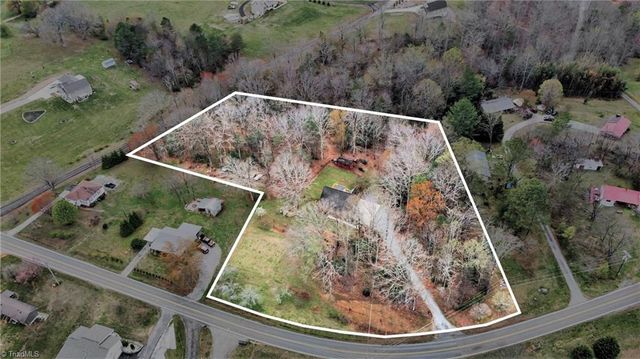 3301 Deal Mill Road, Hudson, NC 28638