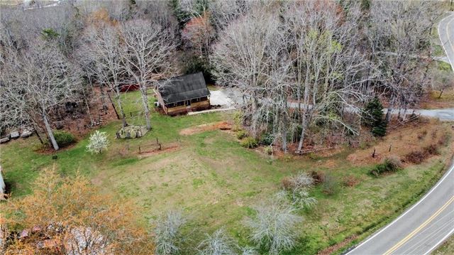 3301 Deal Mill Road, Hudson, NC 28638