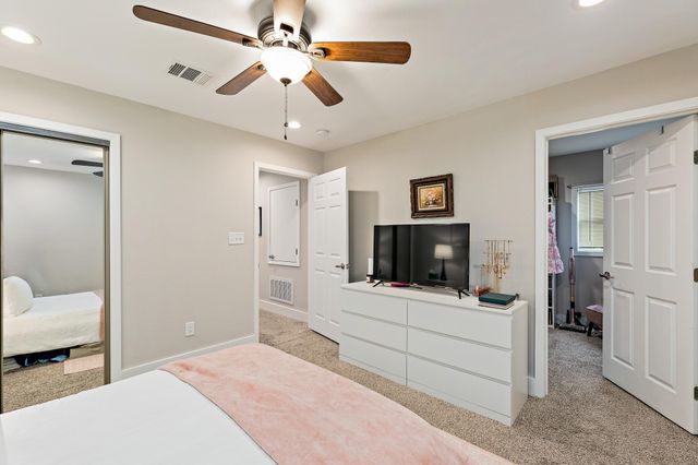 935 La Posada DR 128, Austin, TX 78752