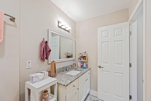 935 La Posada DR 128, Austin, TX 78752