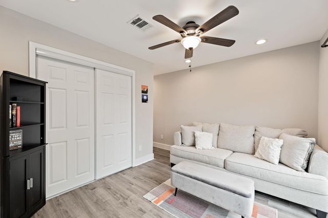 935 La Posada DR 128, Austin, TX 78752