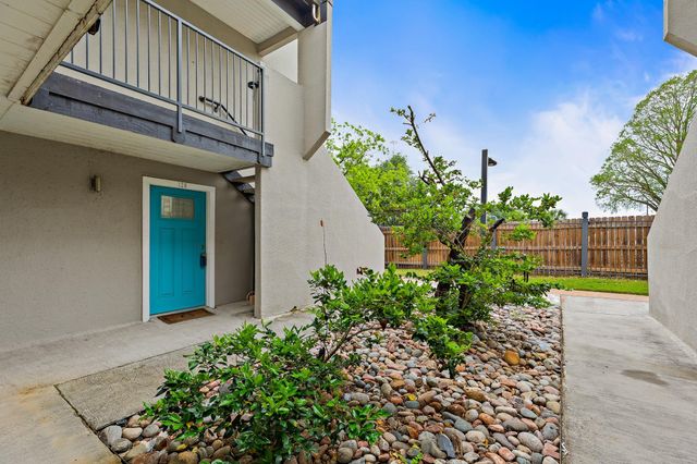 935 La Posada DR 128, Austin, TX 78752