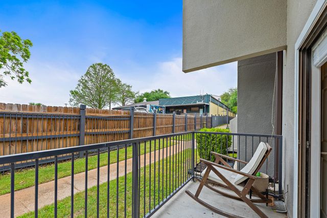 935 La Posada DR 128, Austin, TX 78752