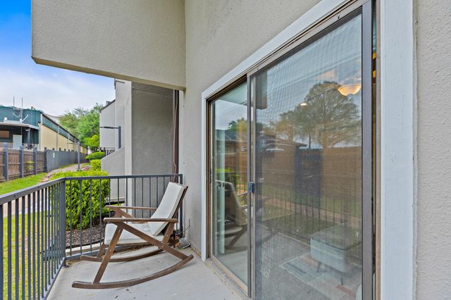 935 La Posada DR 128, Austin, TX 78752