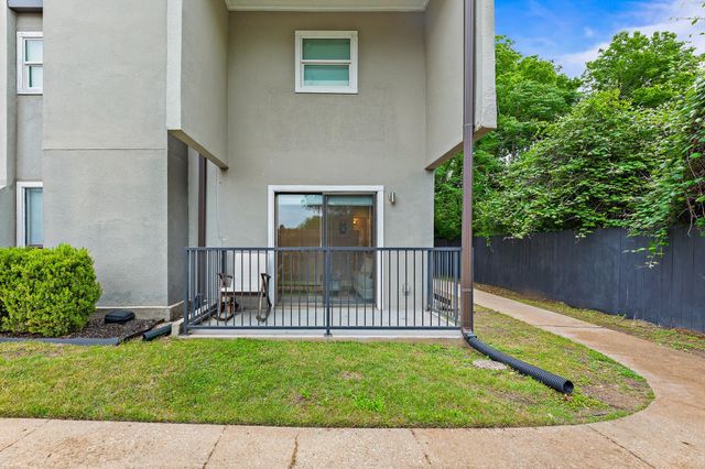 935 La Posada DR 128, Austin, TX 78752