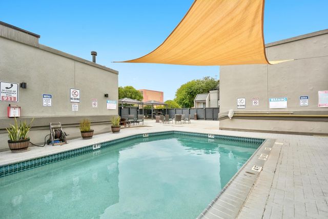 935 La Posada DR 128, Austin, TX 78752
