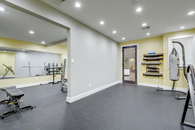 935 La Posada DR 128, Austin, TX 78752