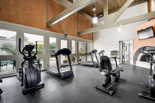 935 La Posada DR 128, Austin, TX 78752