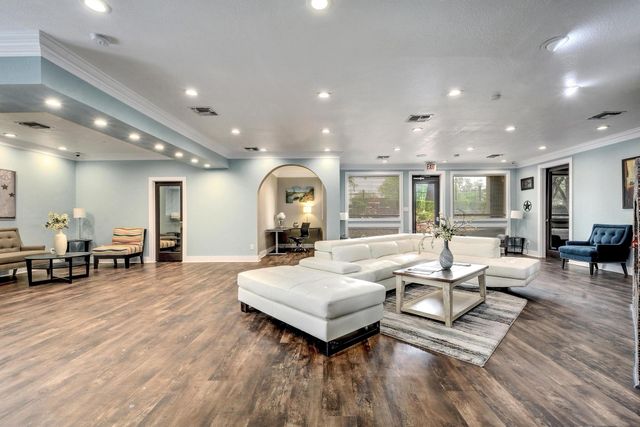 935 La Posada DR 128, Austin, TX 78752