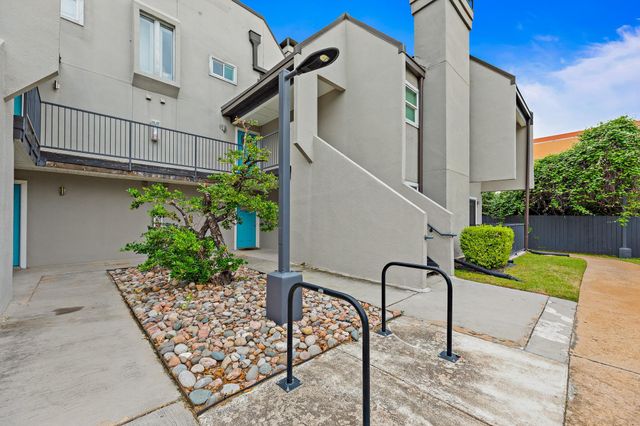 935 La Posada DR 128, Austin, TX 78752