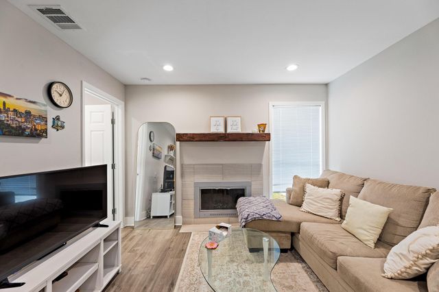 935 La Posada DR 128, Austin, TX 78752