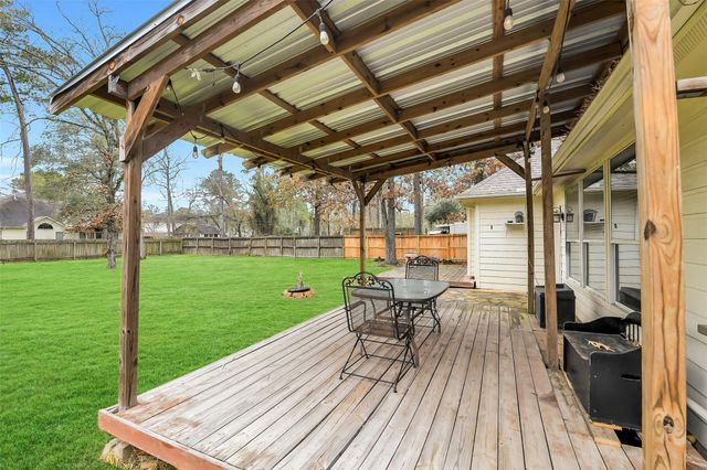 715 Westwood North Drive, Magnolia, TX 77354