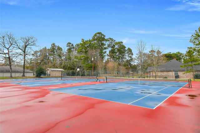 715 Westwood North Drive, Magnolia, TX 77354