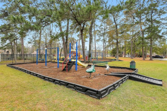 715 Westwood North Drive, Magnolia, TX 77354