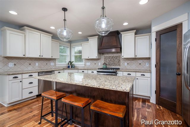 2480 Cedar West Drive, Jenison, MI 49428