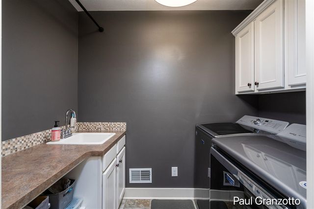 2480 Cedar West Drive, Jenison, MI 49428
