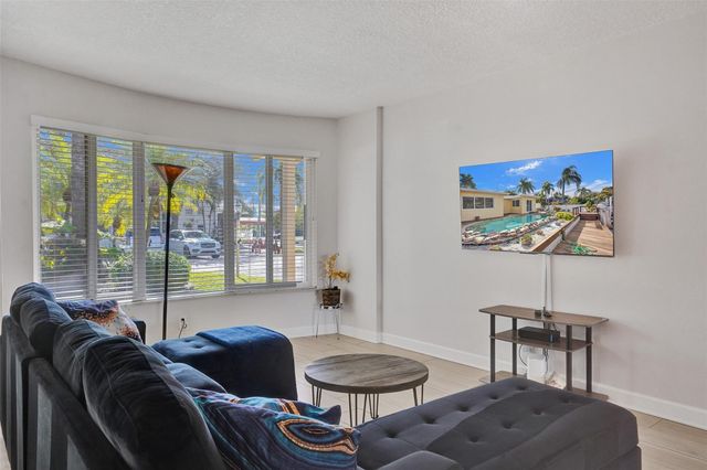 2265 SE 12th Street, Pompano Beach, FL 33062
